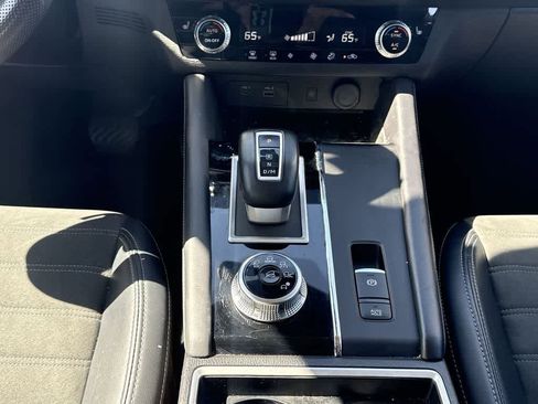 Used 2024 Mitsubishi Outlander SE image 20