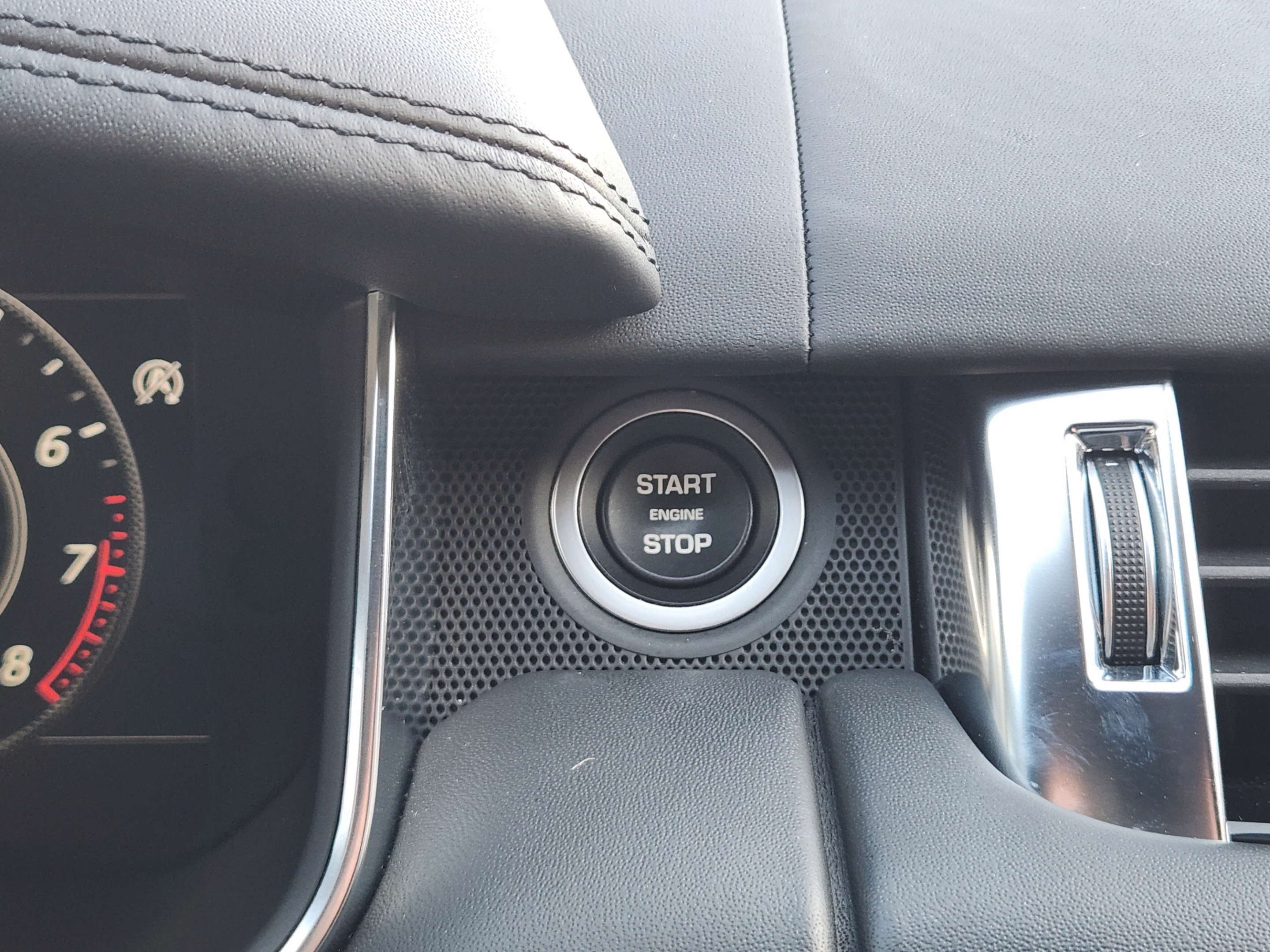 Used 2021 Land Rover Range Rover Sport SVR AWD/4WD image 13
