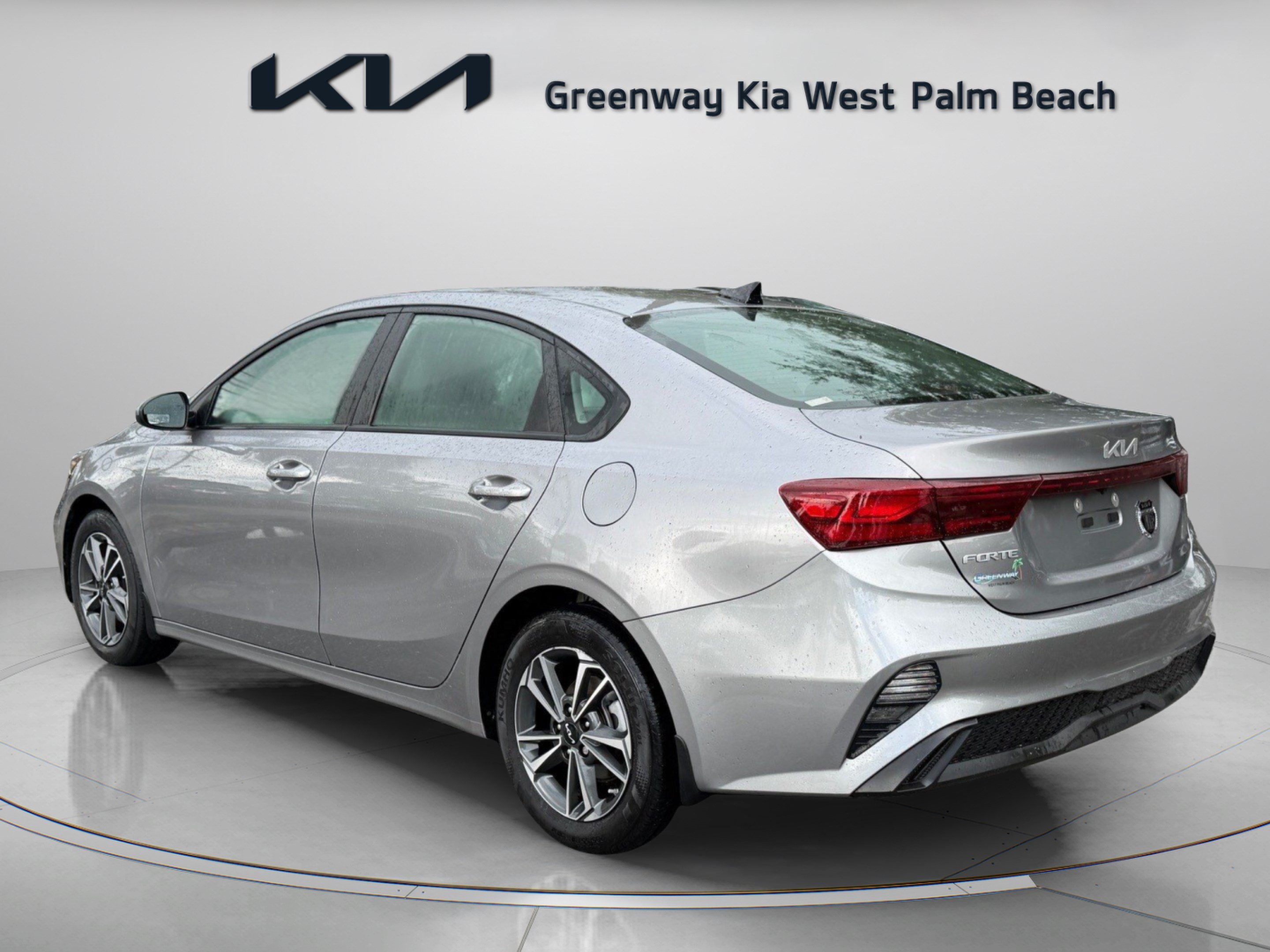 Used 2024 Kia Forte LXS FWD image 5