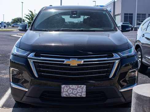 Used 2023 Chevrolet Traverse LT FWD image 2