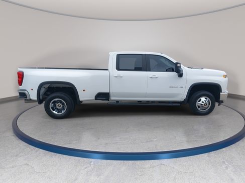 Used 2022 Chevrolet Silverado 3500 LT w/ Convenience Package AWD/4WD image 4