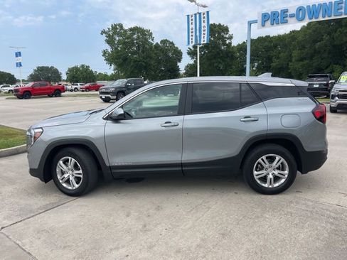 Used 2024 GMC Terrain SLE FWD image 3