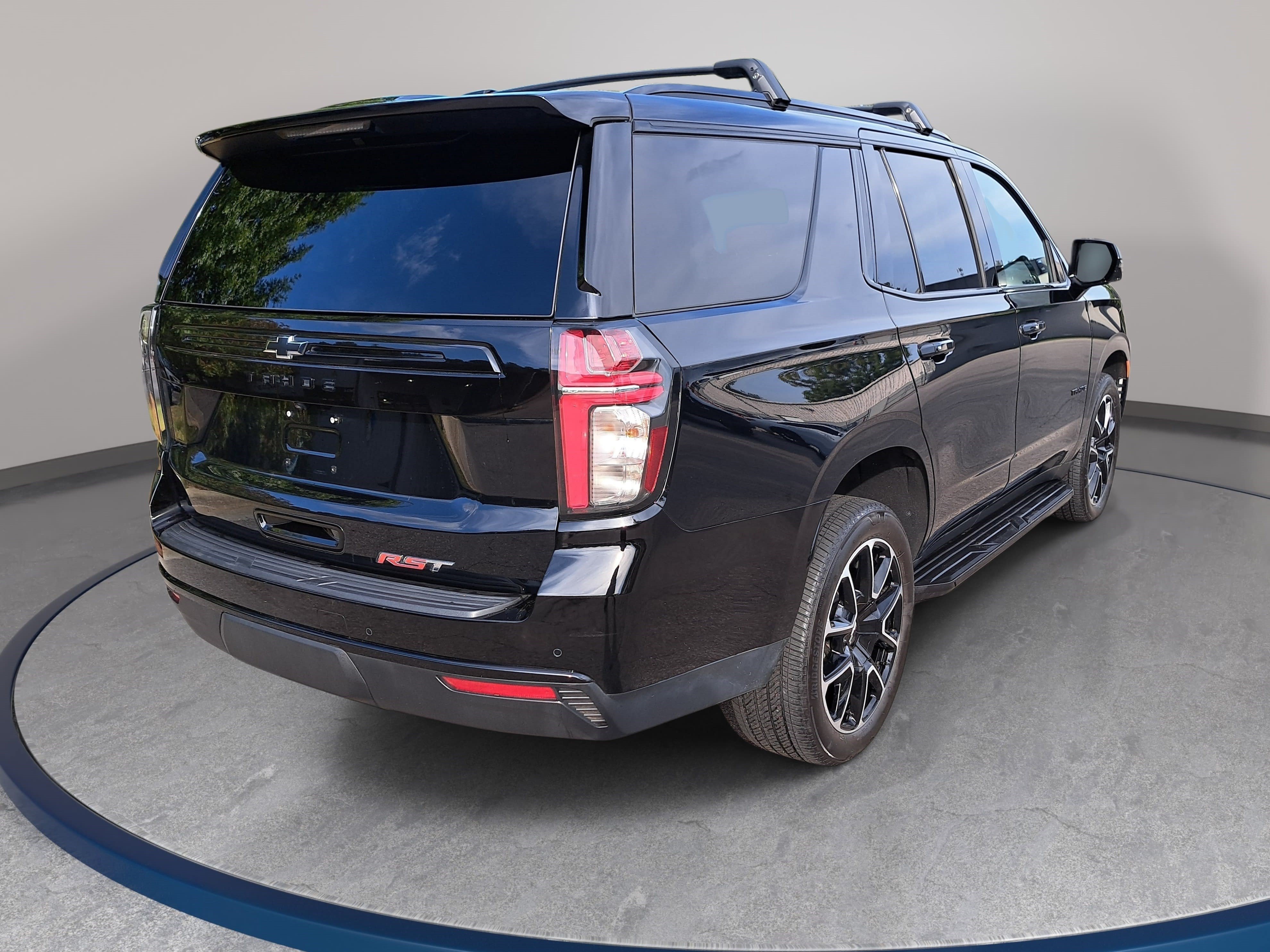 Used 2024 Chevrolet Tahoe RST w/ Luxury Package AWD/4WD image 5