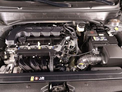 Used 2025 Hyundai Venue SEL FWD image 19