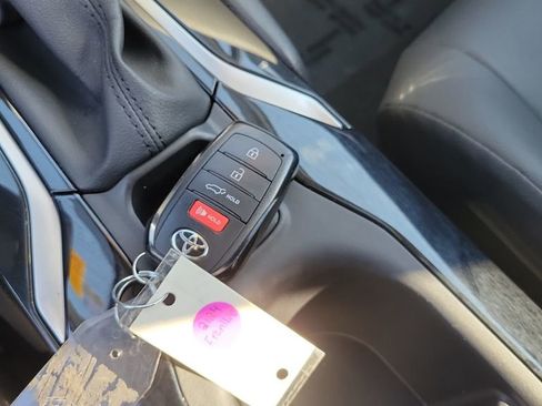 Used 2024 Toyota Corolla Cross XLE w/ Convenience Package image 28