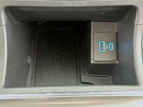 Used 2024 Ford Edge Titanium image 18