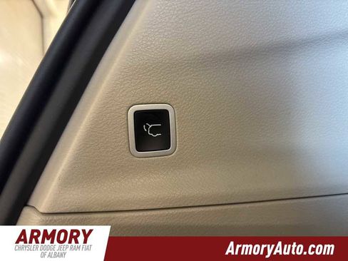 Used 2020 Chrysler Pacifica Touring-L Plus image 31