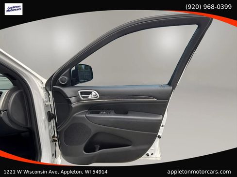 Used 2018 Jeep Grand Cherokee Overland AWD/4WD image 38