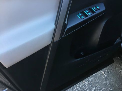 Used 2016 Toyota RAV4 XLE AWD/4WD image 10