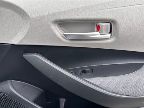 Used 2021 Toyota Corolla LE image 21