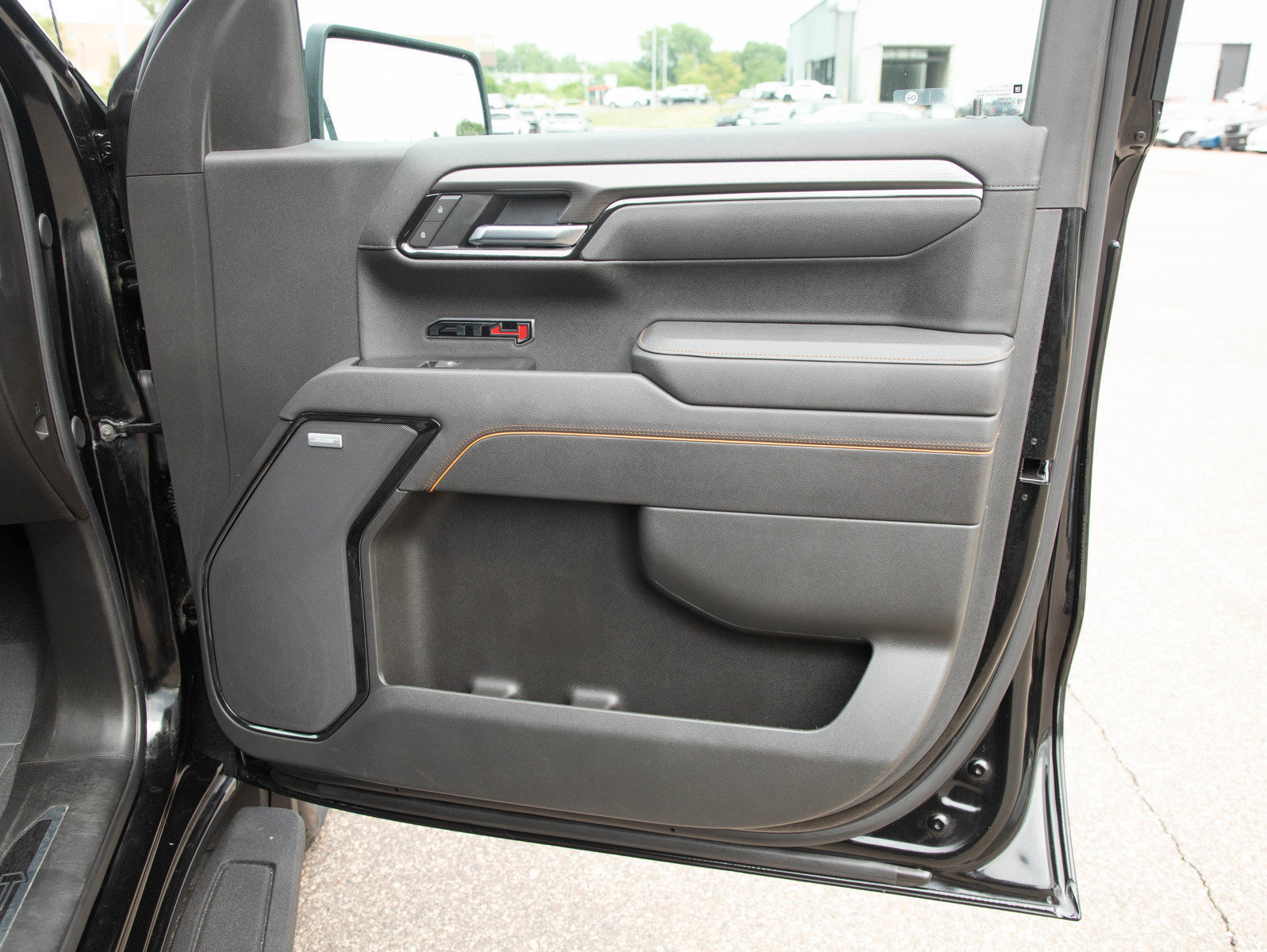 Used 2025 GMC Sierra 1500 AT4 w/ Technology Package AWD/4WD image 9