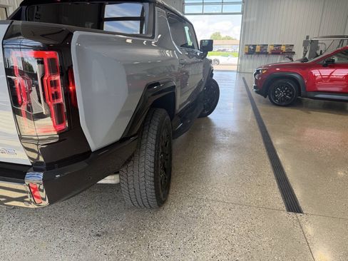 Used 2025 GMC Hummer EV 2X AWD/4WD image 48