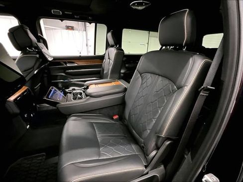 Used 2025 Jeep Grand Wagoneer L Series III w/ Rear-Seat Entertainment Group AWD/4WD image 24