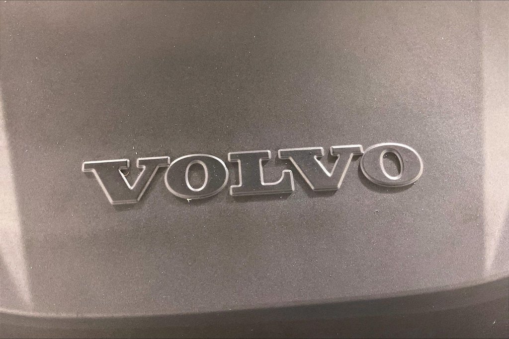 Used 2020 Volvo XC40 T4 Momentum FWD image 32