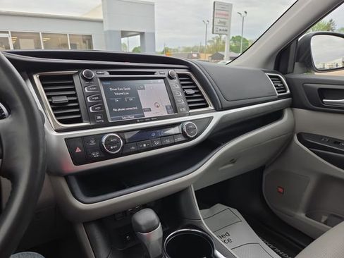 Used 2019 Toyota Highlander Limited Platinum AWD/4WD image 45