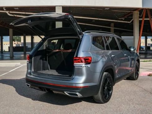 Used 2023 Volkswagen Atlas SE w/ Black Wheel Package image 10