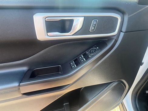Used 2020 Ford Explorer XLT image 14