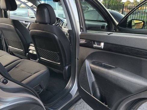 Used 2014 Kia Sorento LX w/ Touring Package (LX) FWD image 17