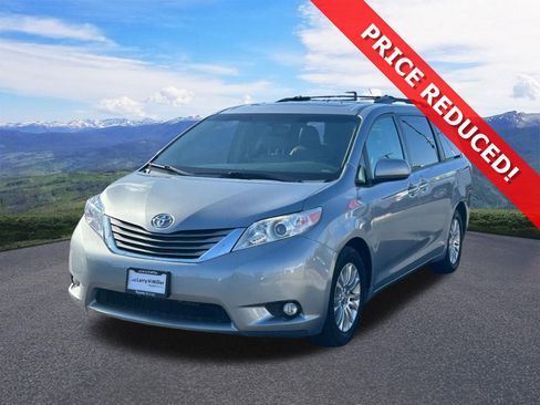 Used 2016 Toyota Sienna XLE FWD image 1