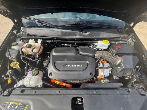 Used 2023 Chrysler Pacifica Touring-L image 33