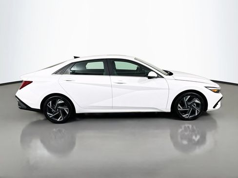 Used 2024 Hyundai Elantra Limited FWD image 4