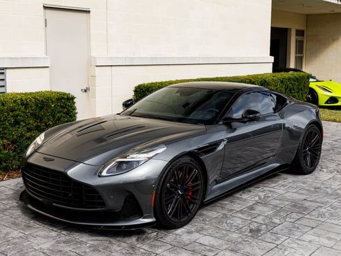 Used 2024 Aston Martin DB12 image 33