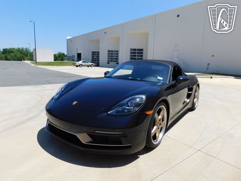 Used 2021 Porsche 718 Boxster image 9