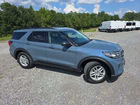Used 2026 Ford Explorer Active RWD image 2