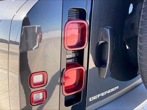 Used 2025 Land Rover Defender 110 S image 36