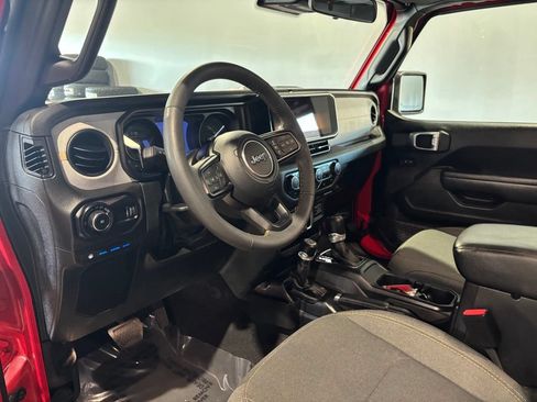 Used 2024 Jeep Wrangler Unlimited w/ Convenience Group AWD/4WD image 10
