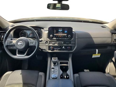 New 2025 Nissan Pathfinder S image 16