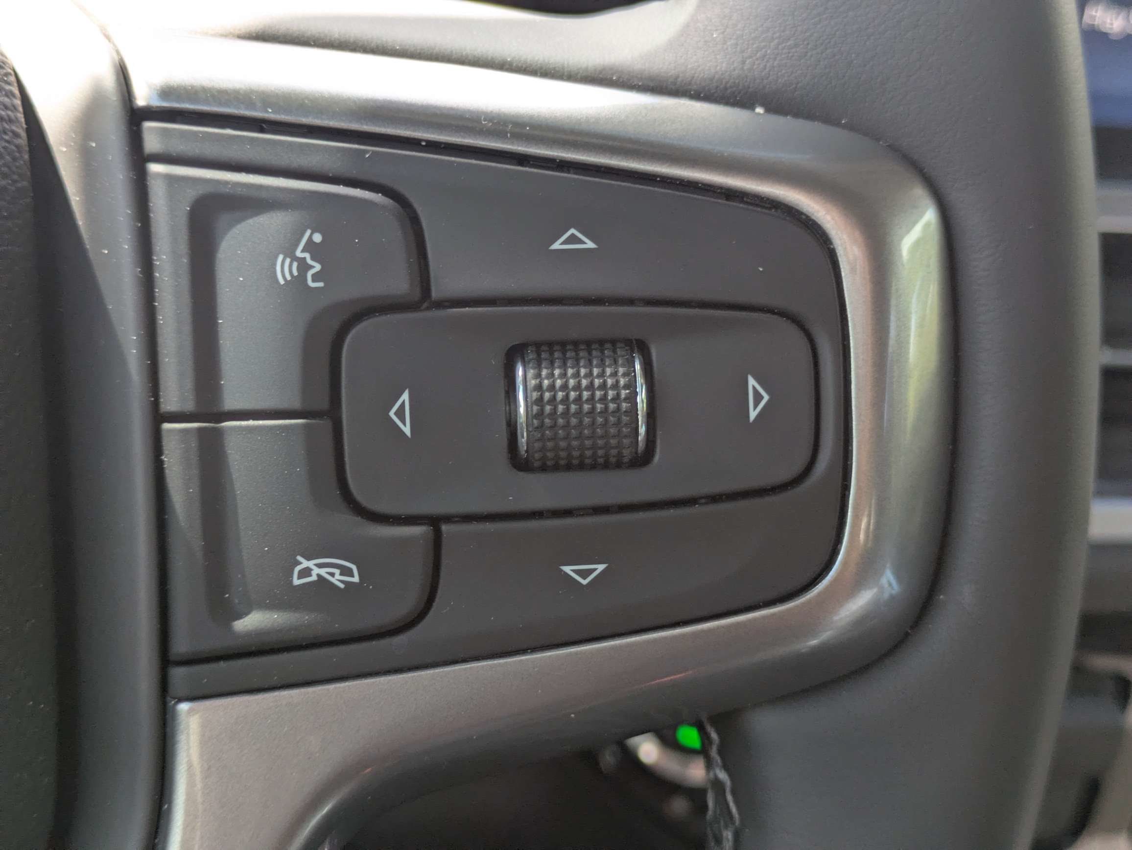 Used 2025 Chevrolet Silverado 2500 LTZ w/ LTZ Convenience Package AWD/4WD image 15