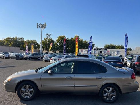 Used 2003 Ford Taurus SE image 6