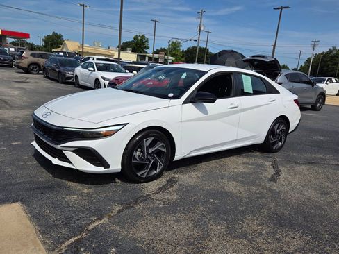 Certified 2025 Hyundai Elantra Sport FWD image 3