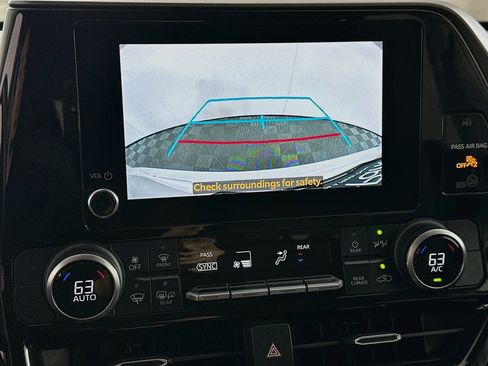 Used 2023 Toyota Highlander L FWD image 21