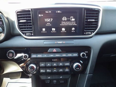 Used 2020 Kia Sportage EX image 18