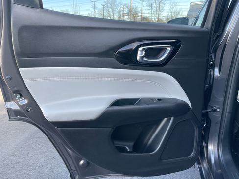 Certified 2024 Jeep Compass Limited image 28