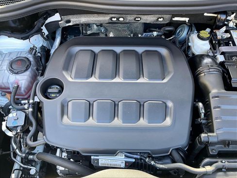 Certified 2025 Volkswagen Tiguan SE R-Line AWD/4WD image 32