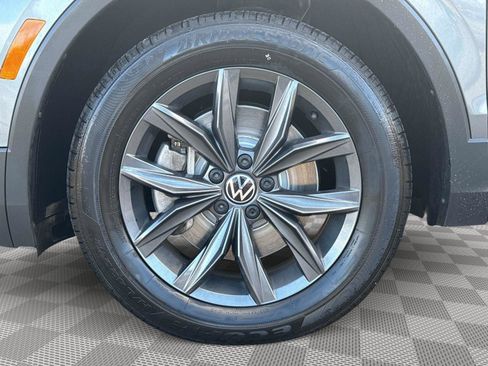 Used 2023 Volkswagen Tiguan SE w/ Panoramic Sunroof Package AWD/4WD image 9