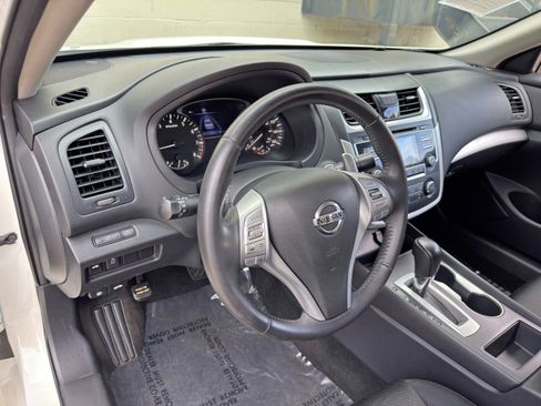 Used 2017 Nissan Altima 2.5 SR FWD image 12