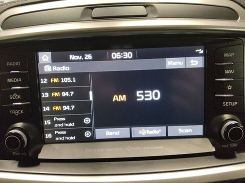 Used 2020 Kia Sorento SX image 25