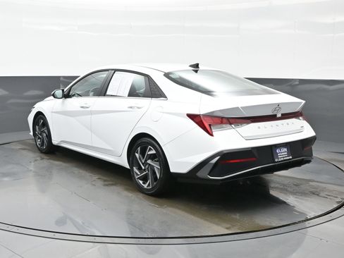 Certified 2025 Hyundai Elantra Limited image 4