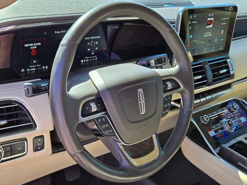 Used 2021 Lincoln Navigator 4WD image 25