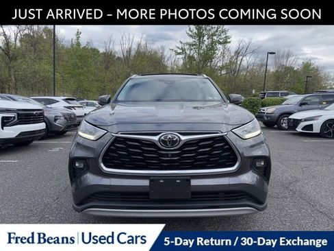 Used 2021 Toyota Highlander Platinum AWD/4WD image 2
