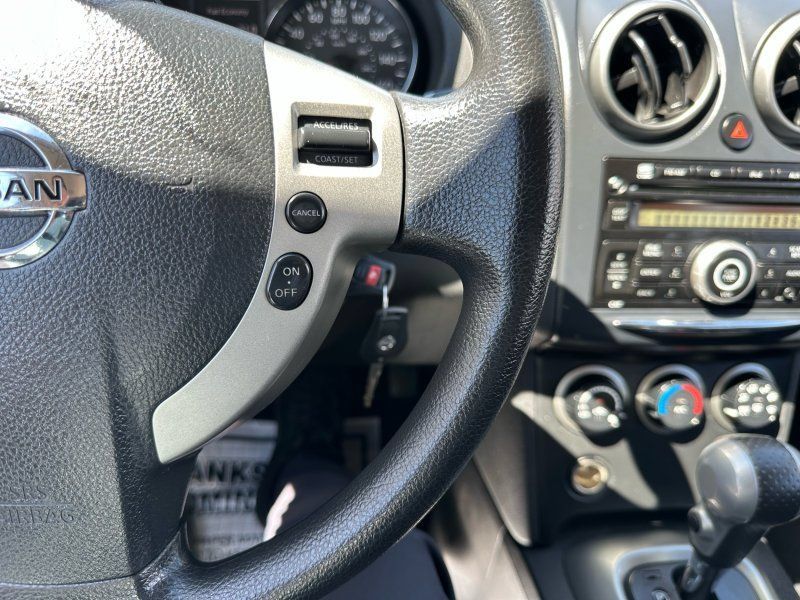Used 2013 Nissan Rogue S AWD/4WD image 16