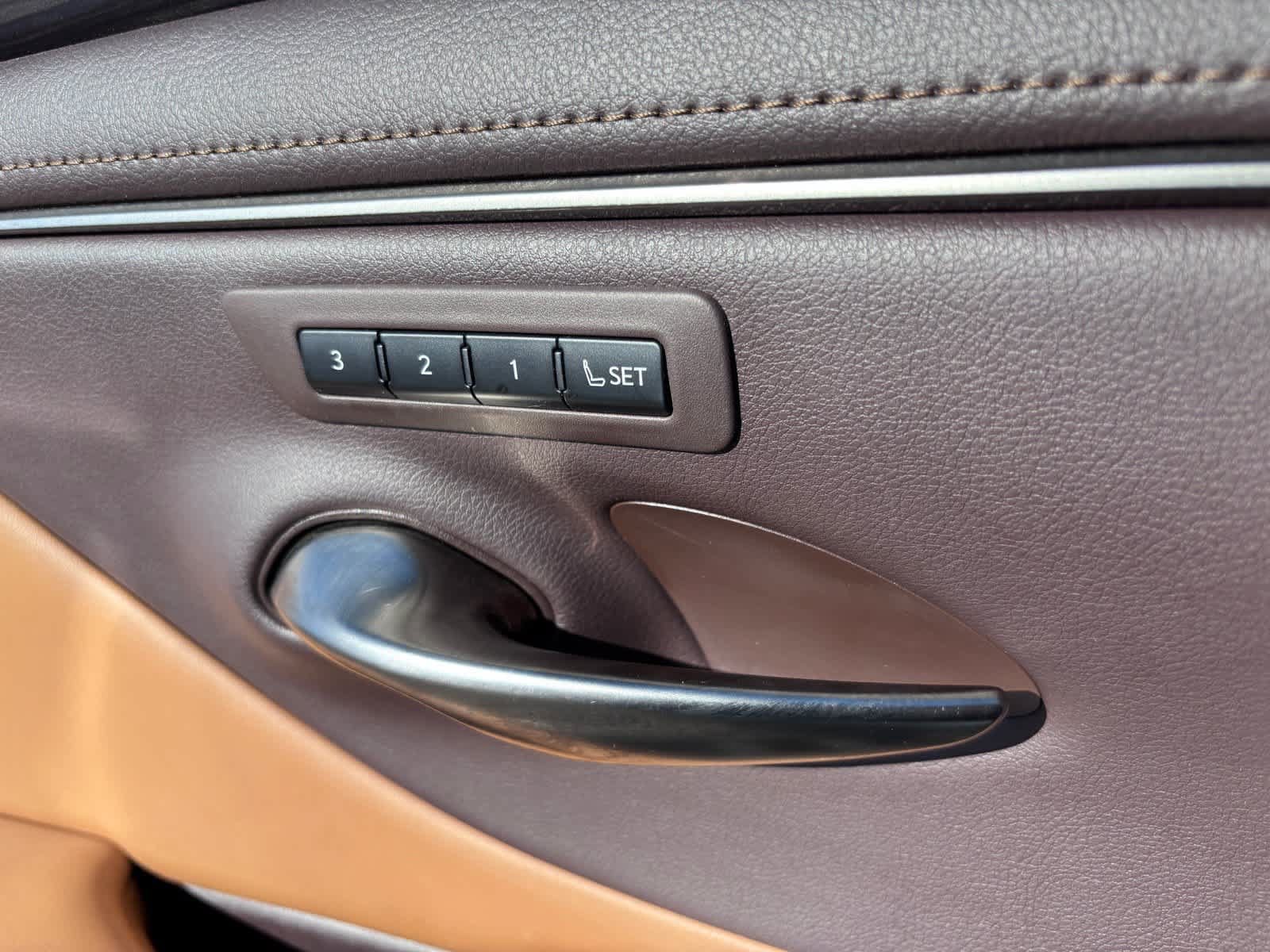 Used 2019 Lexus ES 300h w/ Premium Package FWD image 21