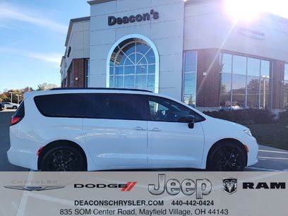 Certified 2025 Chrysler Pacifica Limited