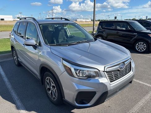 Used 2019 Subaru Forester Premium AWD/4WD image 5