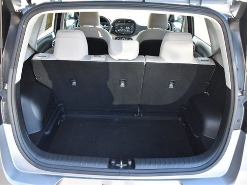 Used 2025 Kia Soul LX w/ LX Technology Package FWD image 23