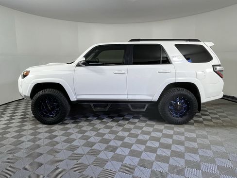 Used 2019 Toyota 4Runner TRD Off-Road Premium image 2